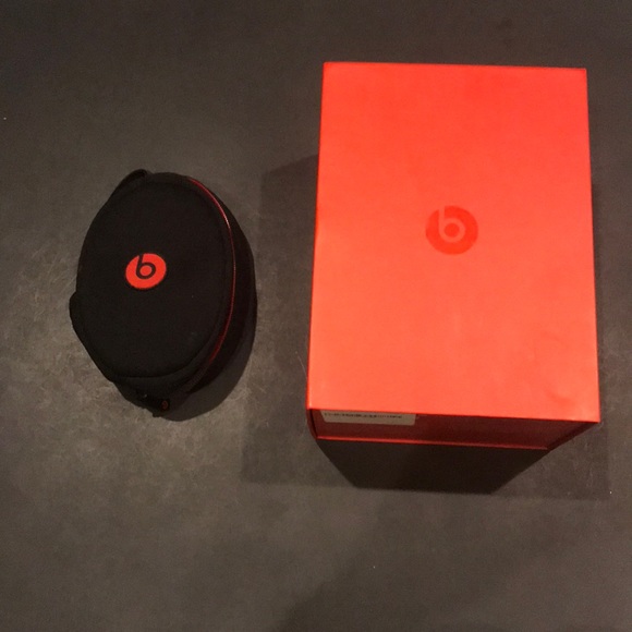 Beats Solo HD generation 1 wired headphones - Picture 5 of 8